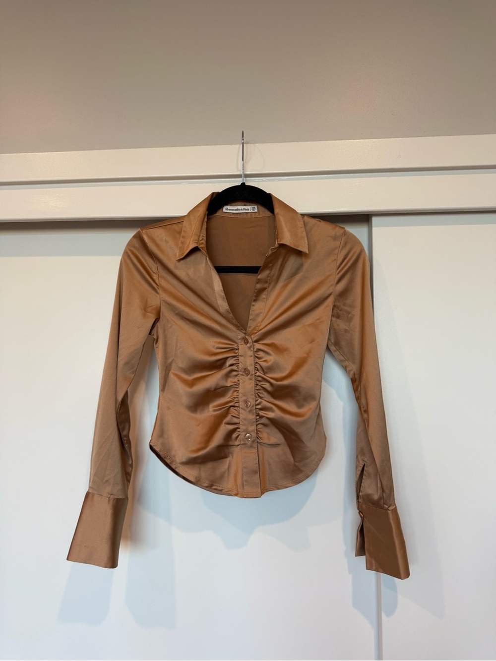 Abercrombie & Fitch Satin Ruched Button-Up Blouse in Camel Brand New Never Worn